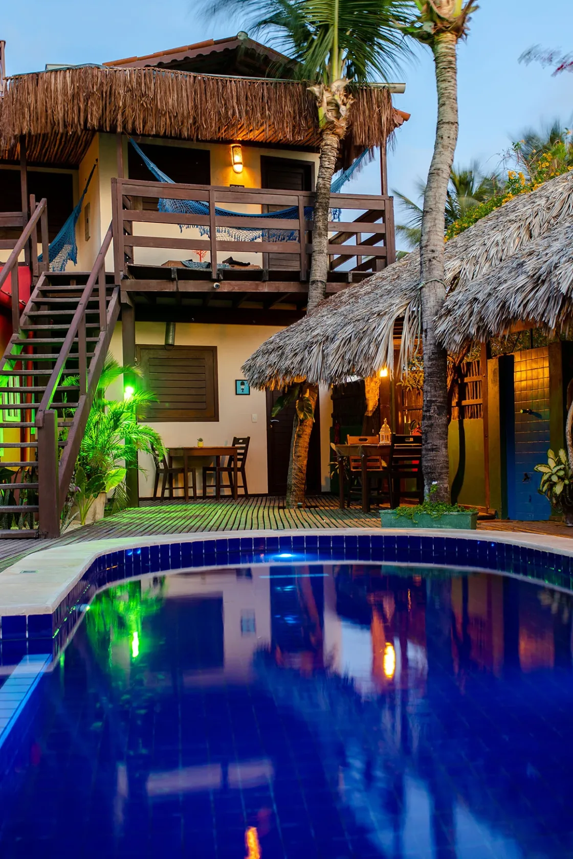 Piscina e fachada quartos 