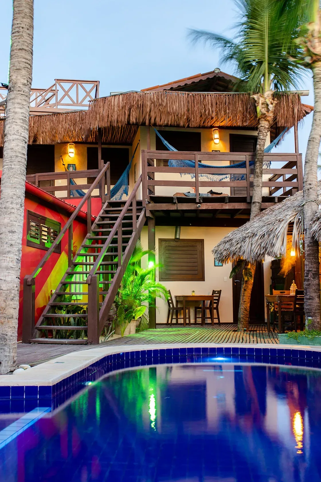 piscina fachada quartos
