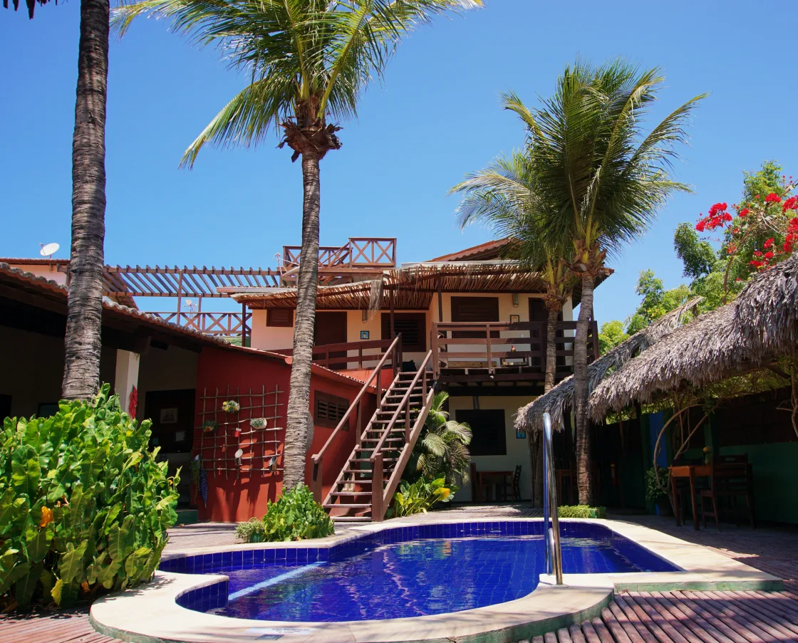 fachada piscina e quarto sol