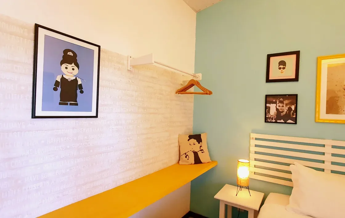 Quarto Audrey Casal